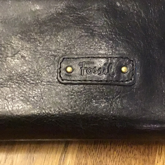 Woman’s Fossil black wallet. New! Zip closure. Change pocket. 14 card pockets - Picture 2 of 6